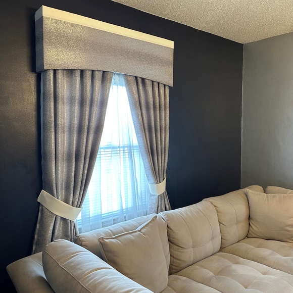 Silver curtains - Picture 7 of 8